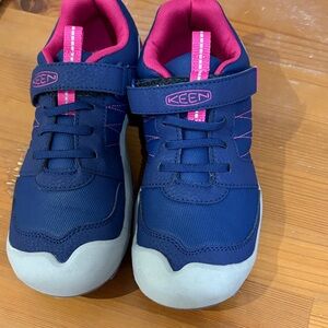 New size 4 Keen Kids Navy and Pink Sneakers